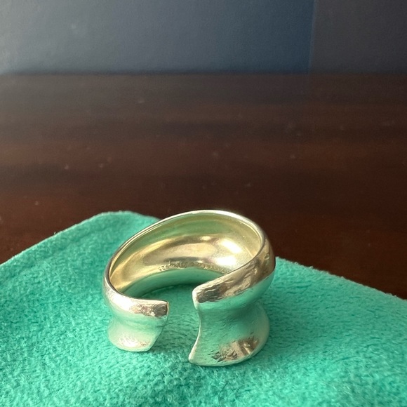 Tiffany's Frank Gehry Fish Ring/Cuff - Picture 9 of 10